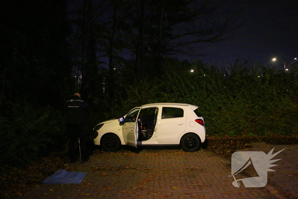 Onderzoek naar brandbare stof bij geparkeerde auto