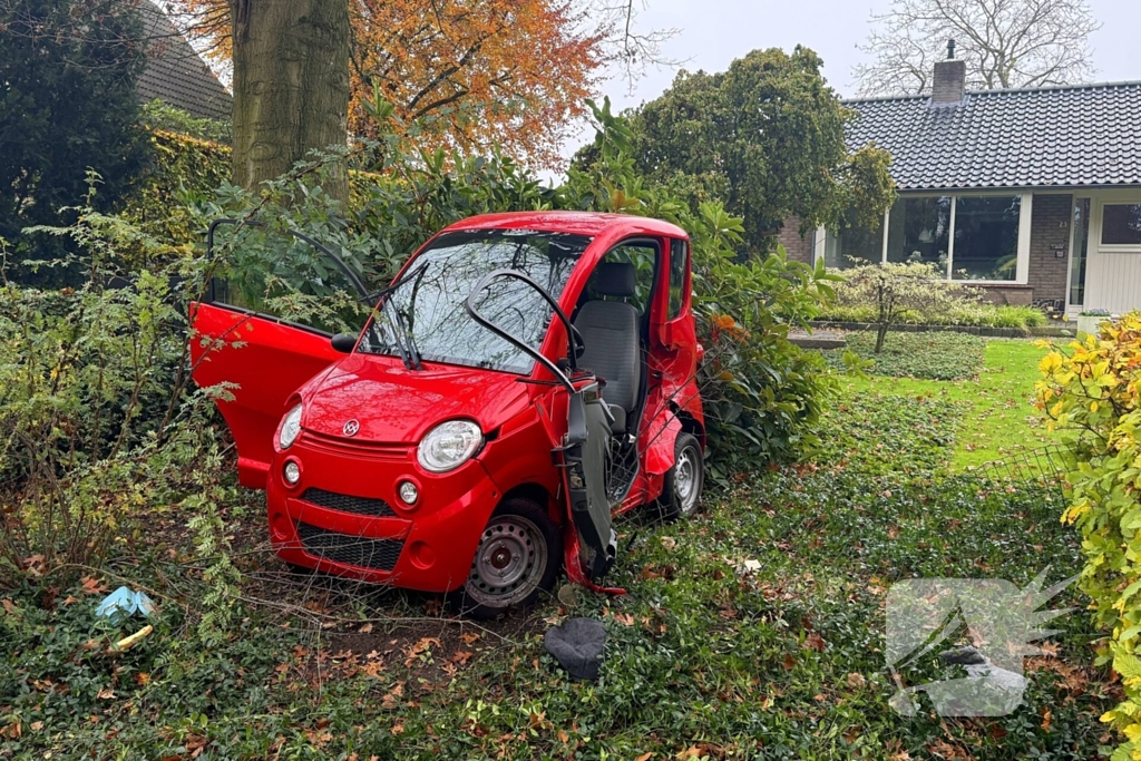 Ongeval met twee voertuigen eindigt in bosschages