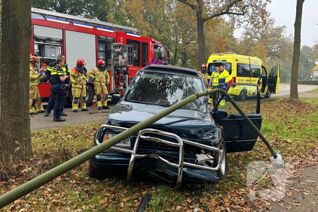 Ongeval met twee voertuigen eindigt in bosschages