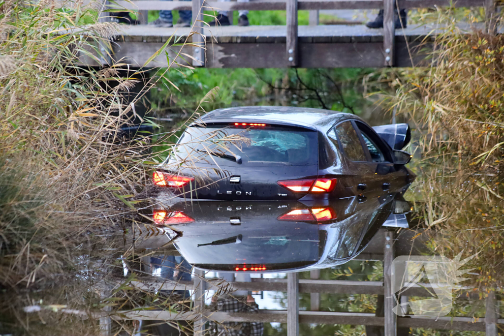 Automobilist verliest macht over stuur en belandt in sloot