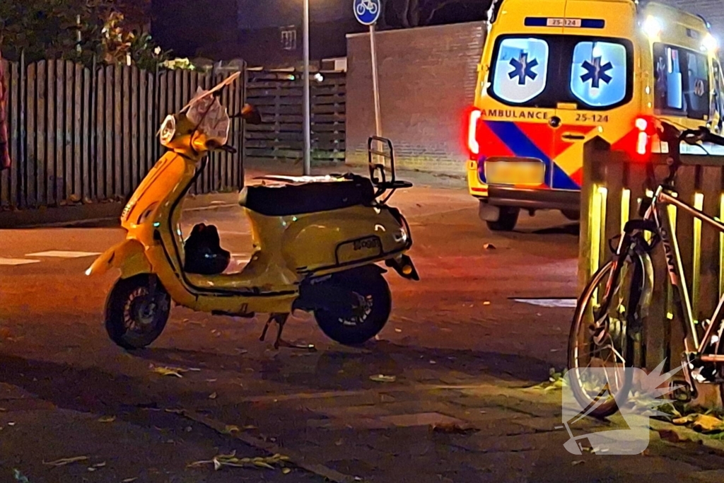 Fietser en scooterrijder komen in botsing