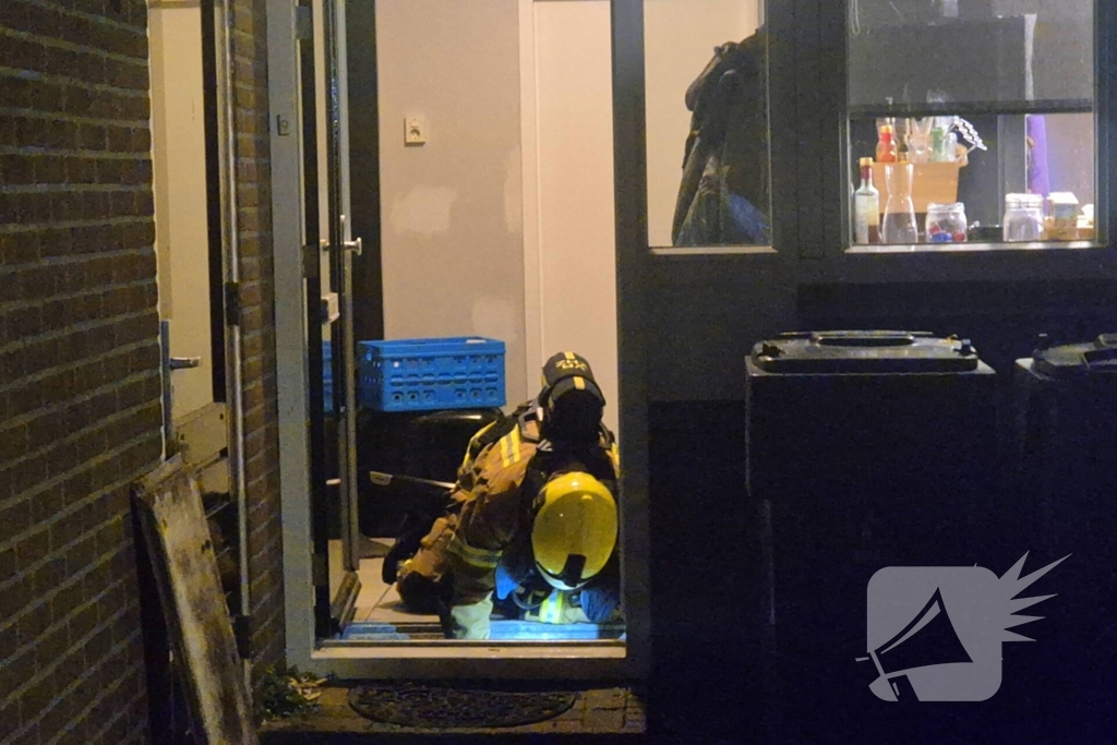 Brandweer verricht metingen bij gaslekkage