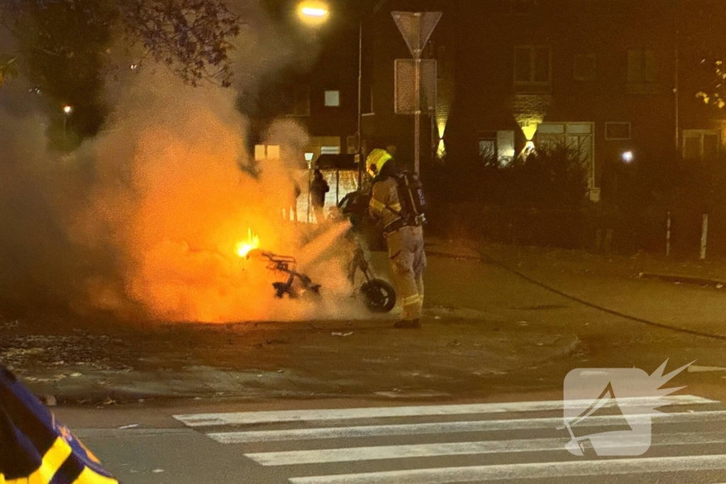 Scooter gaat in vlammen op