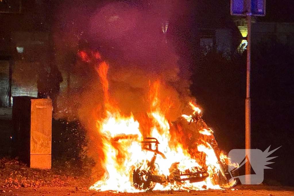 Scooter gaat in vlammen op