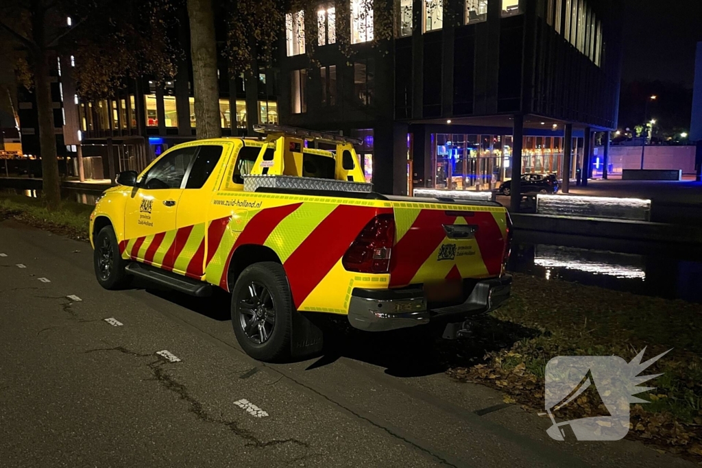 Schip vaart tegen brug aan