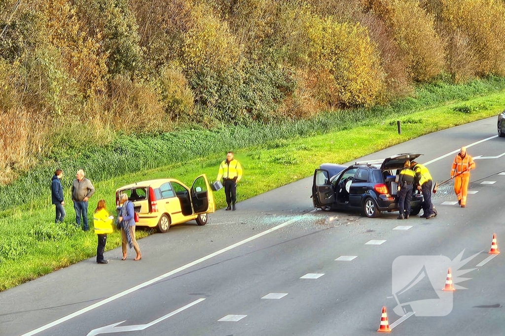 Flinke schade bij aanrijding op snelweg