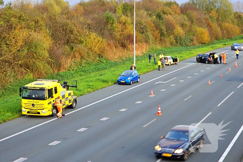 Flinke schade bij aanrijding op snelweg