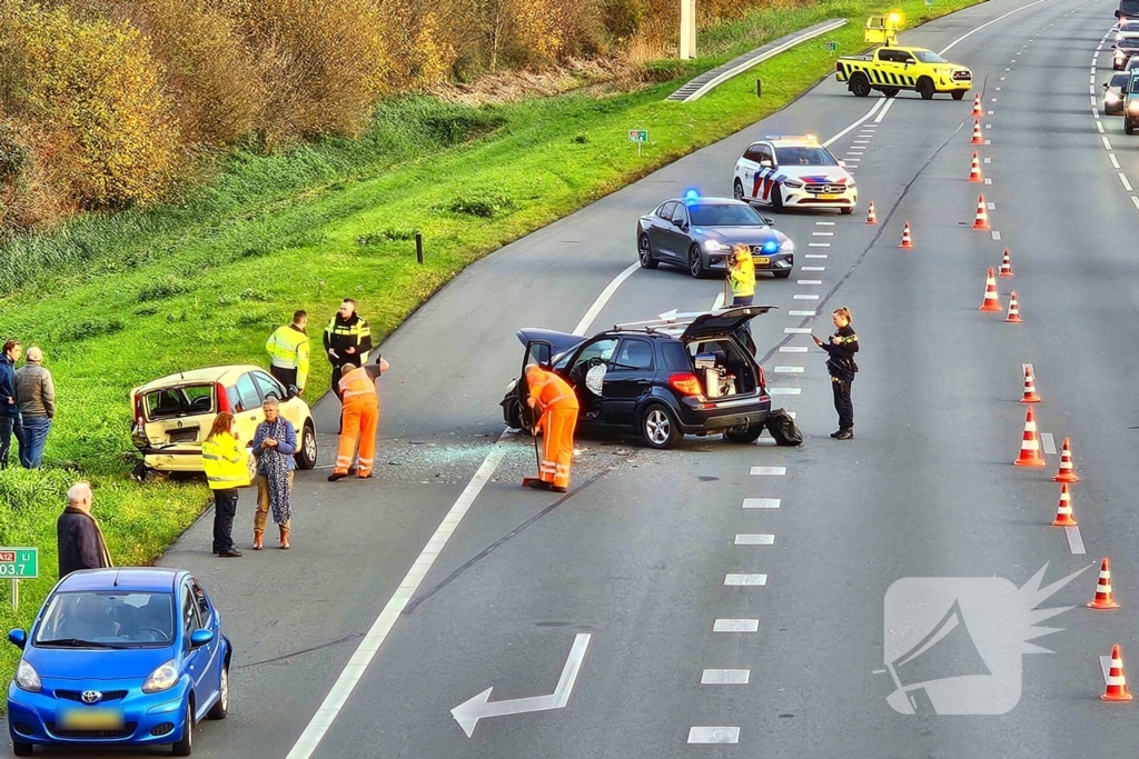 Flinke schade bij aanrijding op snelweg