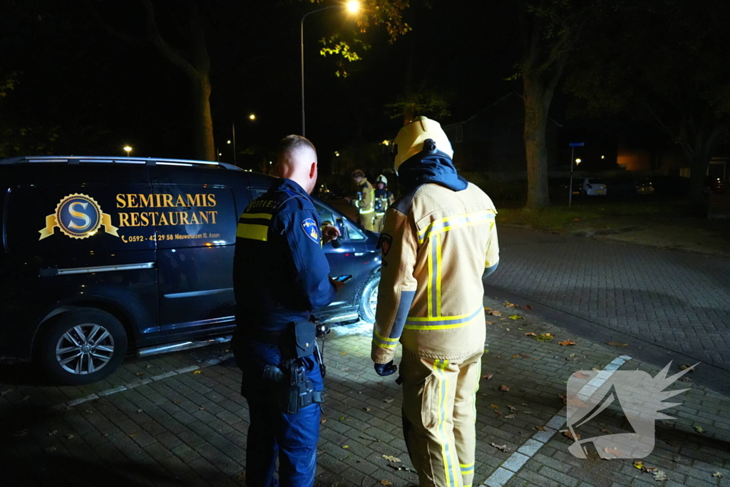 Getuigen en politie voorkomen grote schade bij voertuigbrand