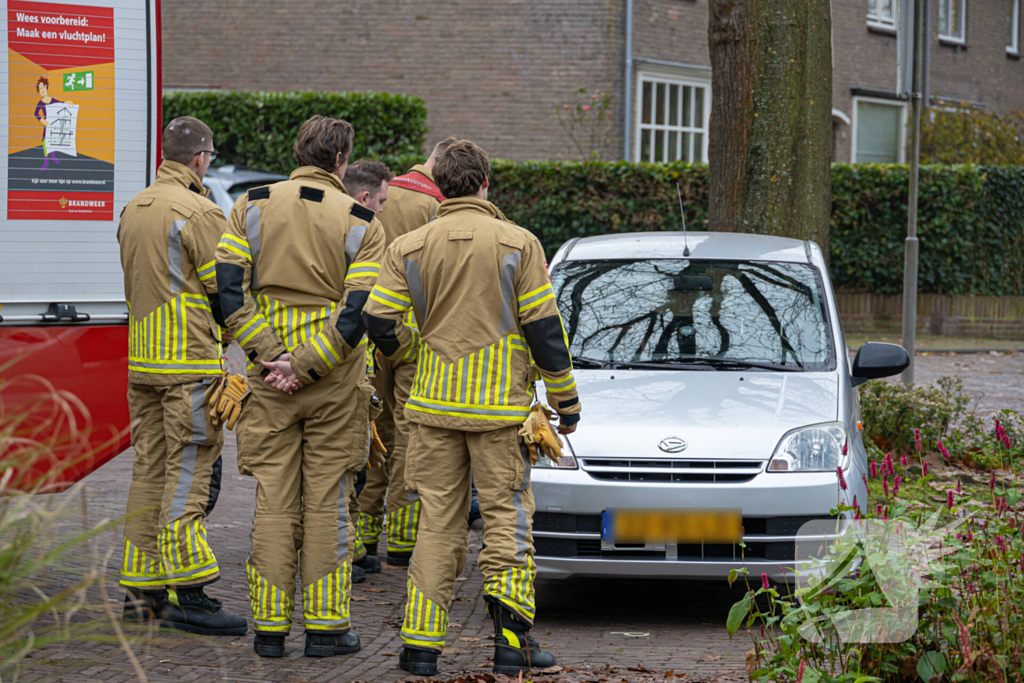 Auto valt in het slot, brandweer bevrijdt kind