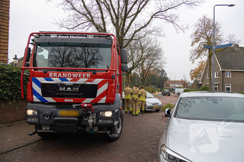 Auto valt in het slot, brandweer bevrijdt kind