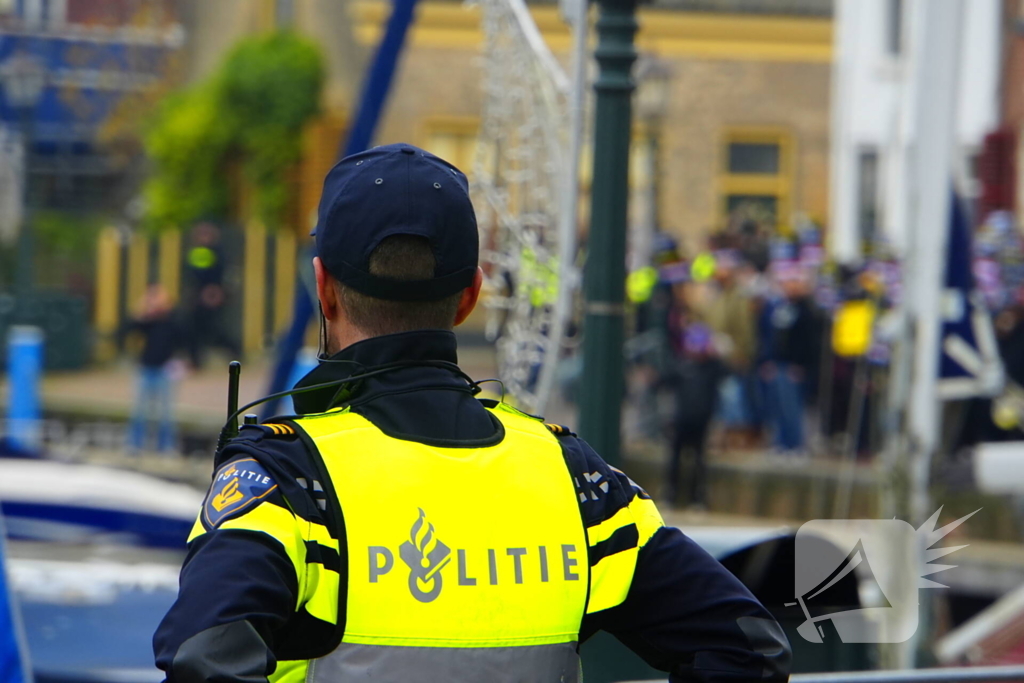 Kick Out Zwarte Piet protesteert bij sinterklaas intocht