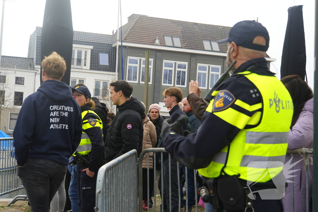 Kick Out Zwarte Piet protesteert bij sinterklaas intocht