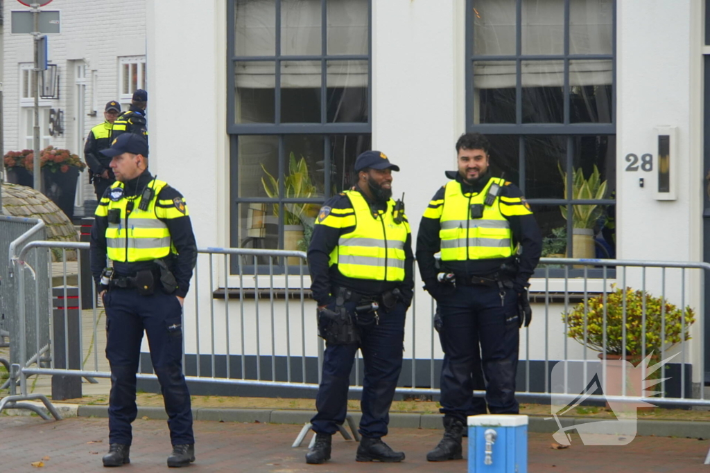 Kick Out Zwarte Piet protesteert bij sinterklaas intocht