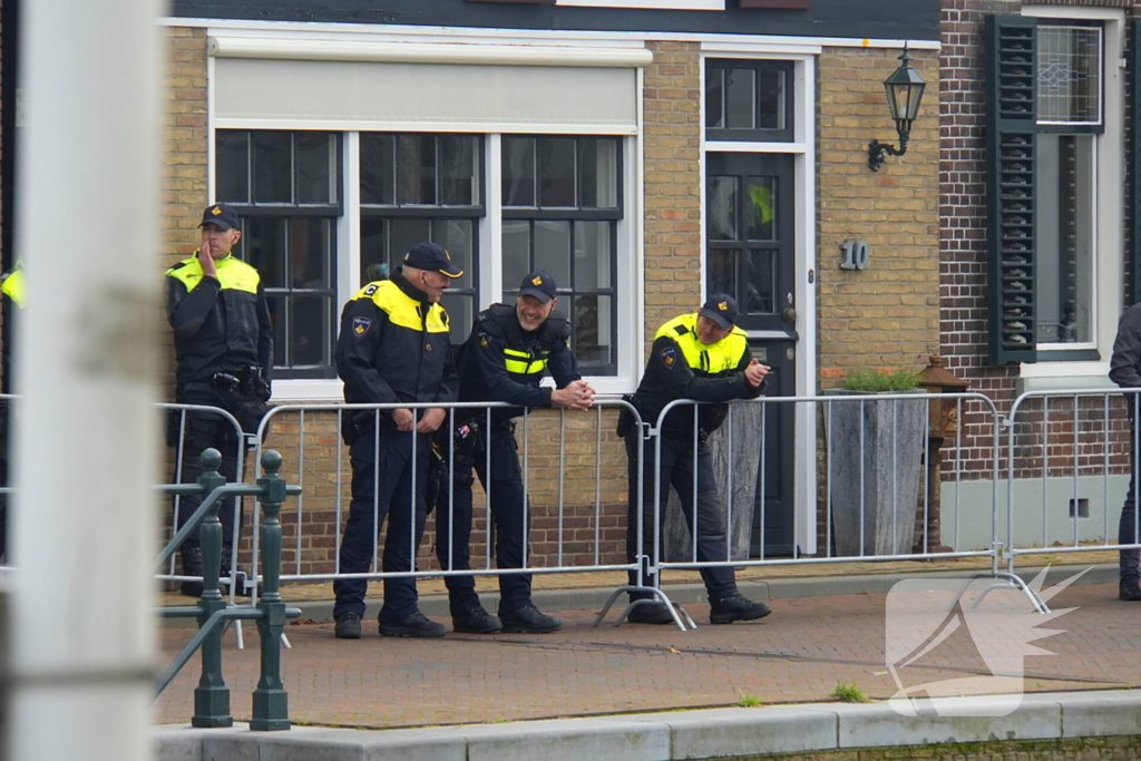 Kick Out Zwarte Piet protesteert bij sinterklaas intocht