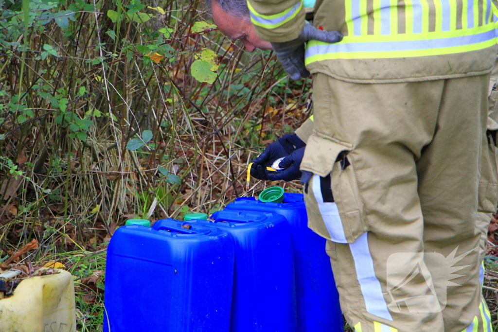 Vier vaten met chemisch afval aangetroffen