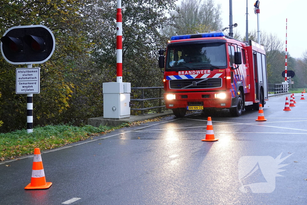 Groep jongere sticht brand onder brug