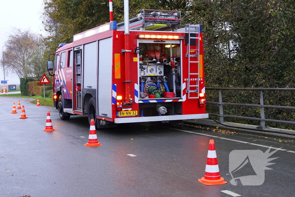 Groep jongere sticht brand onder brug