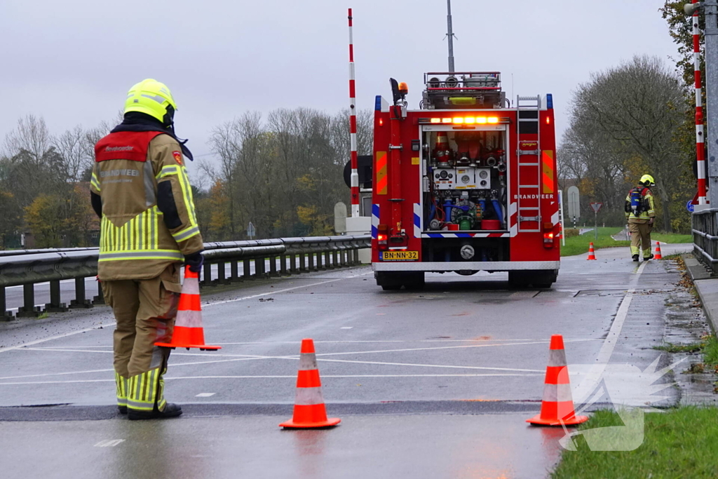 Groep jongere sticht brand onder brug