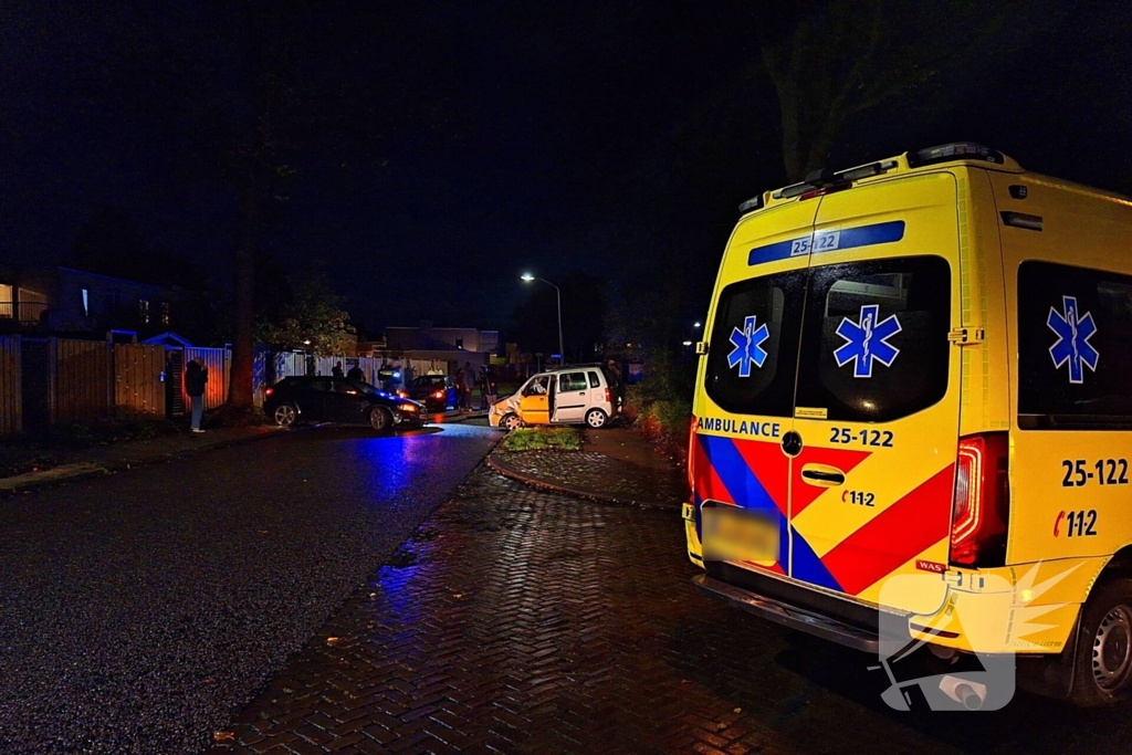 Bestuurder slaat op de vlucht na aanrijding met gewonde