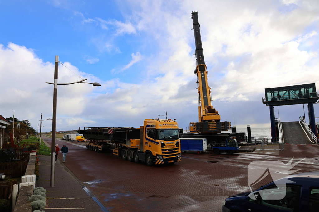 Tijdelijke auto brug geplaatst