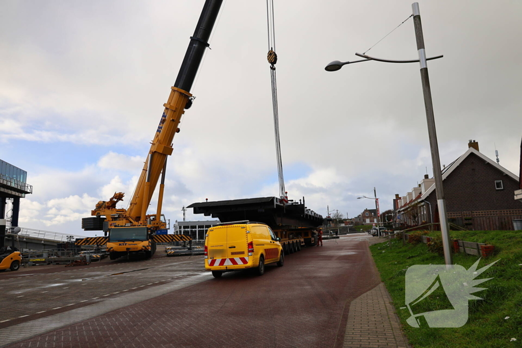 Tijdelijke auto brug geplaatst