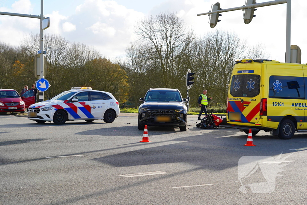 Motorrijder gewond bij botsing met auto