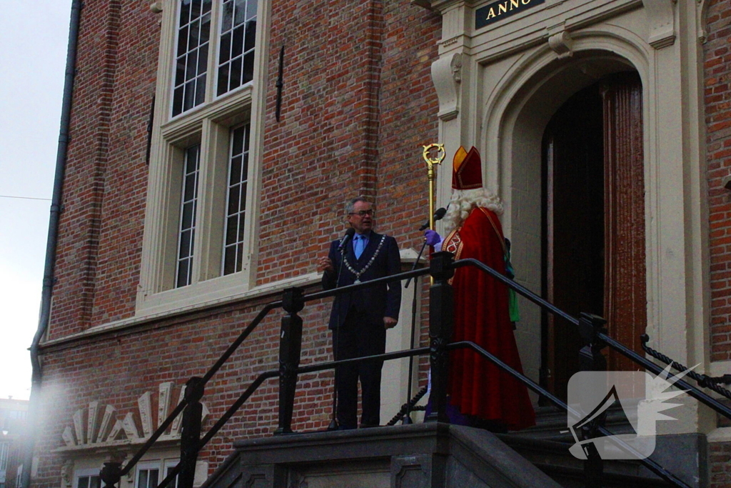 Burgemeester heet sinterklaas welkom