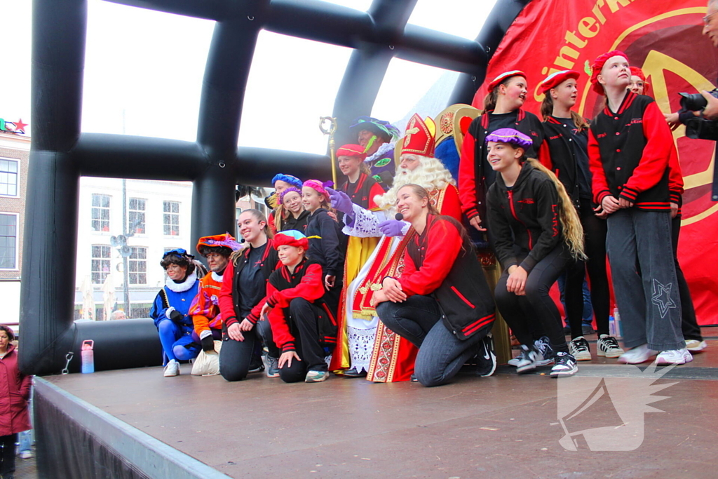 Burgemeester heet sinterklaas welkom