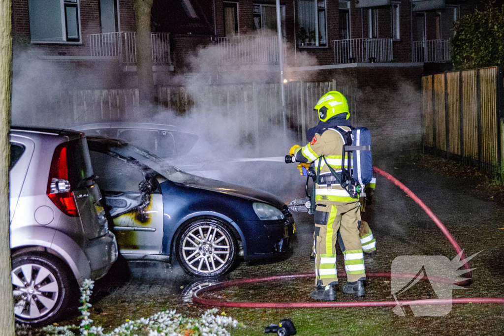 Geparkeerde auto uitgebrand in nachtelijke uren