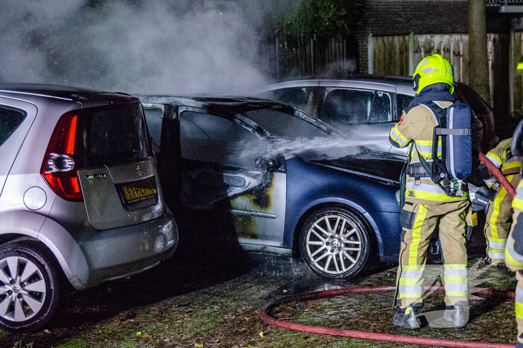 Geparkeerde auto uitgebrand in nachtelijke uren