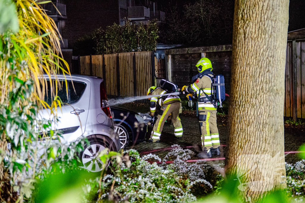 Geparkeerde auto uitgebrand in nachtelijke uren