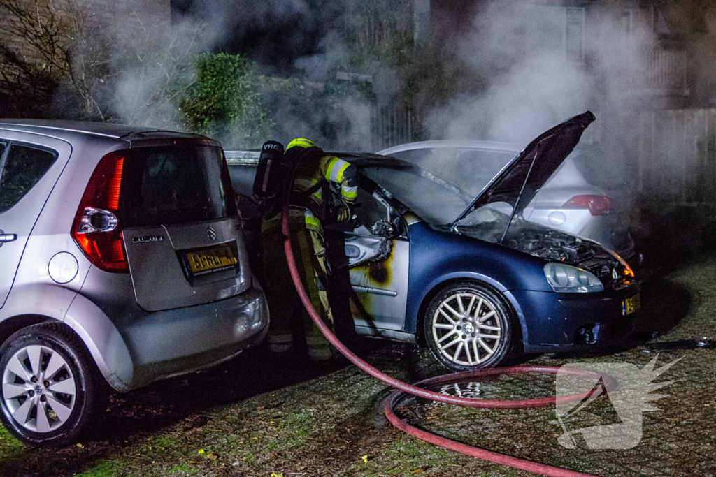 Geparkeerde auto uitgebrand in nachtelijke uren