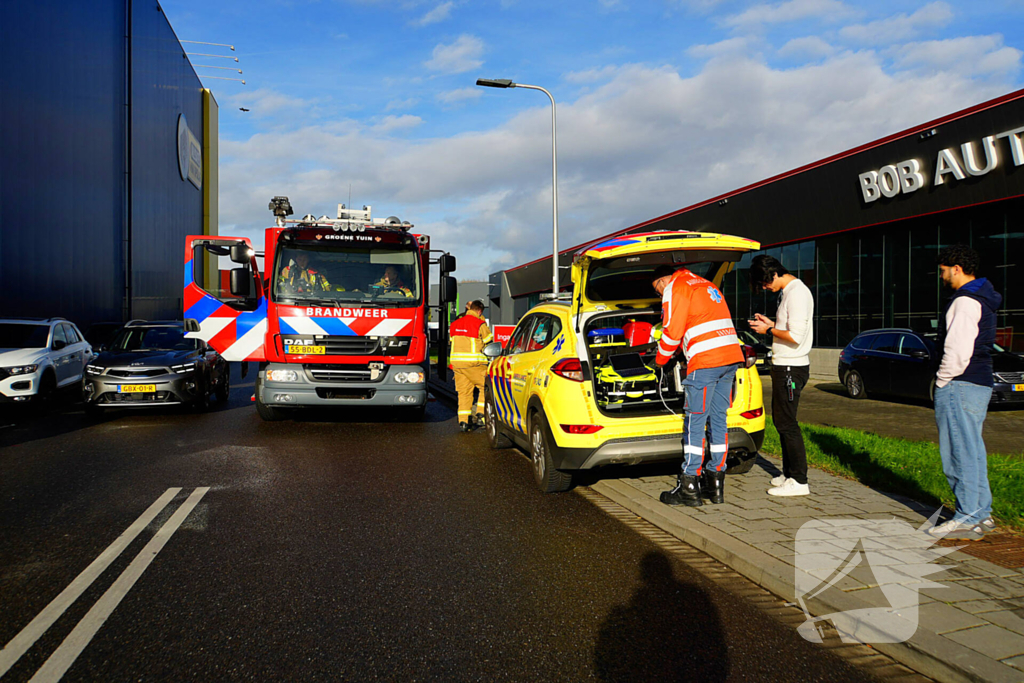 Brandweer ingezet voor rokende auto na ongeval