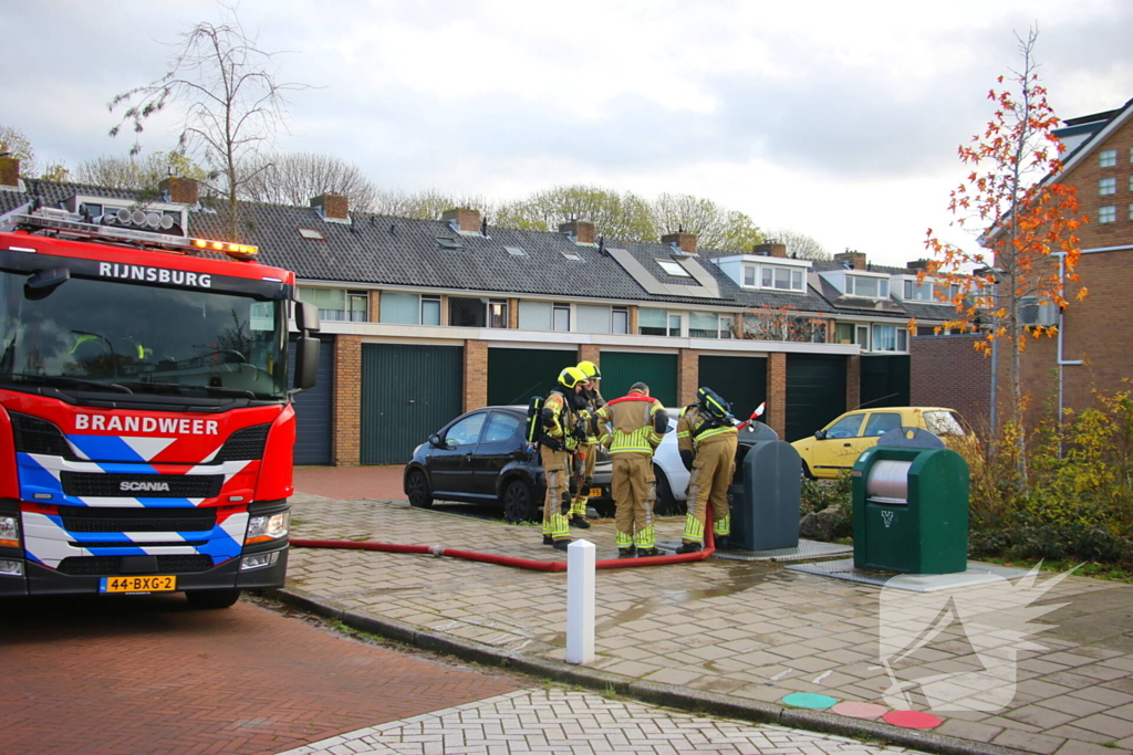 Brandweer laat brandende container vollopen