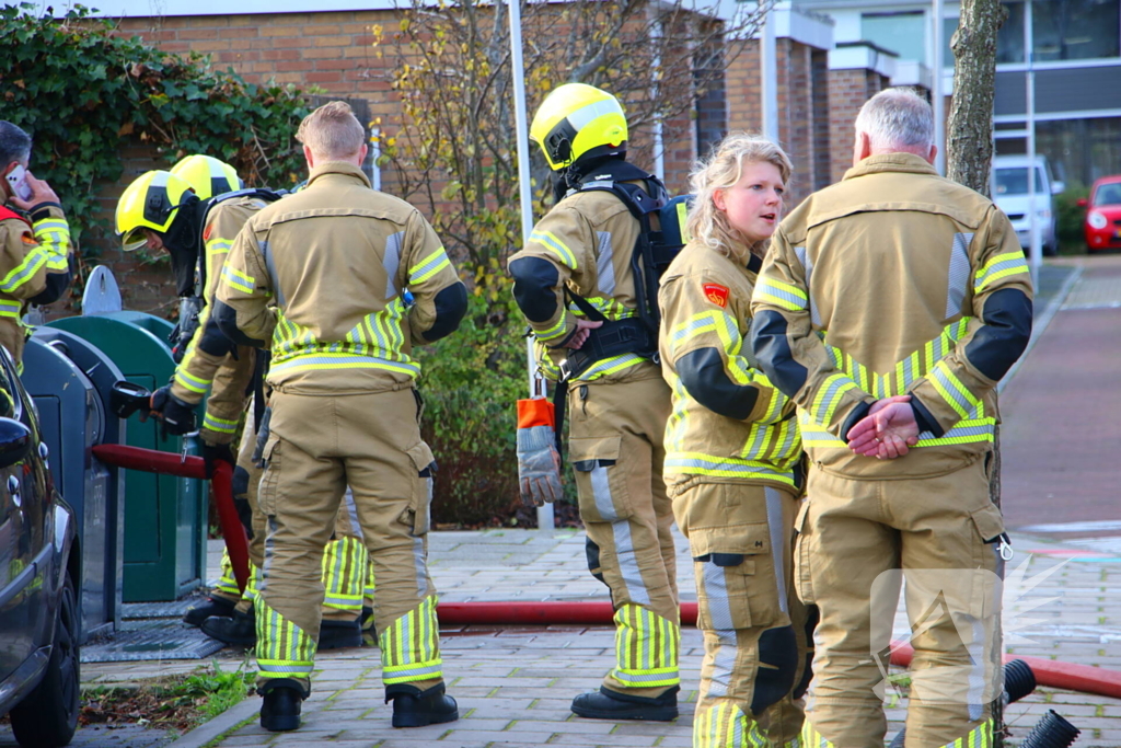 Brandweer laat brandende container vollopen