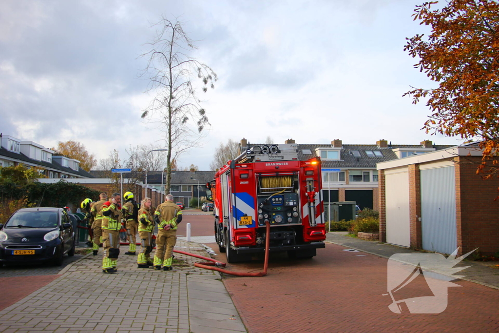 Brandweer laat brandende container vollopen