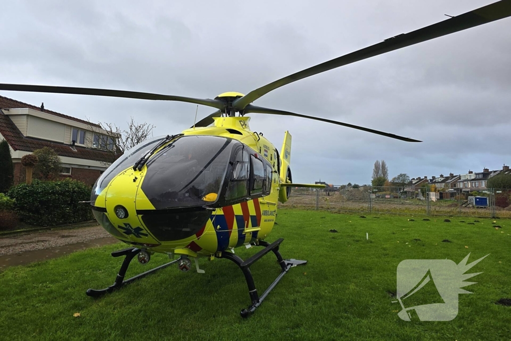 Traumahelikopter landt voor medische noodsituatie