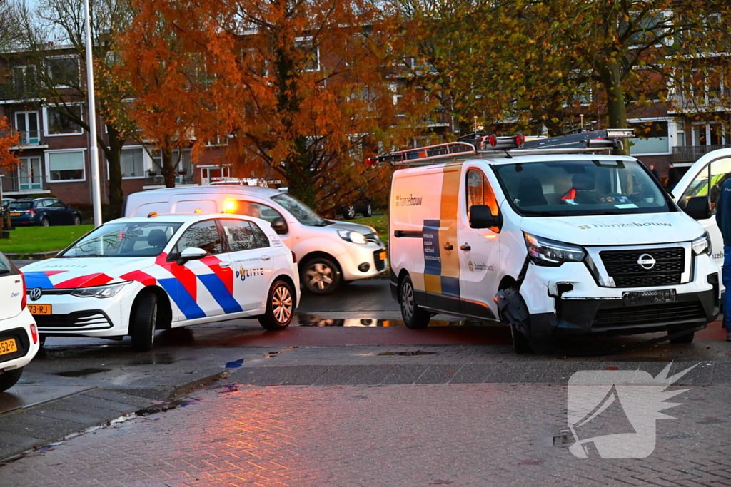 Scooterrijder gewond bij botsing met bestelbus