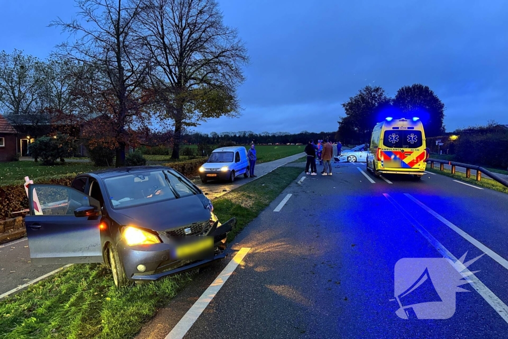 Weg bezaaid met voertuigen