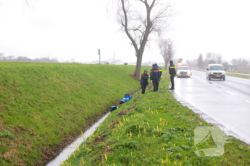 Verdachte vaten aangetroffen in sloot