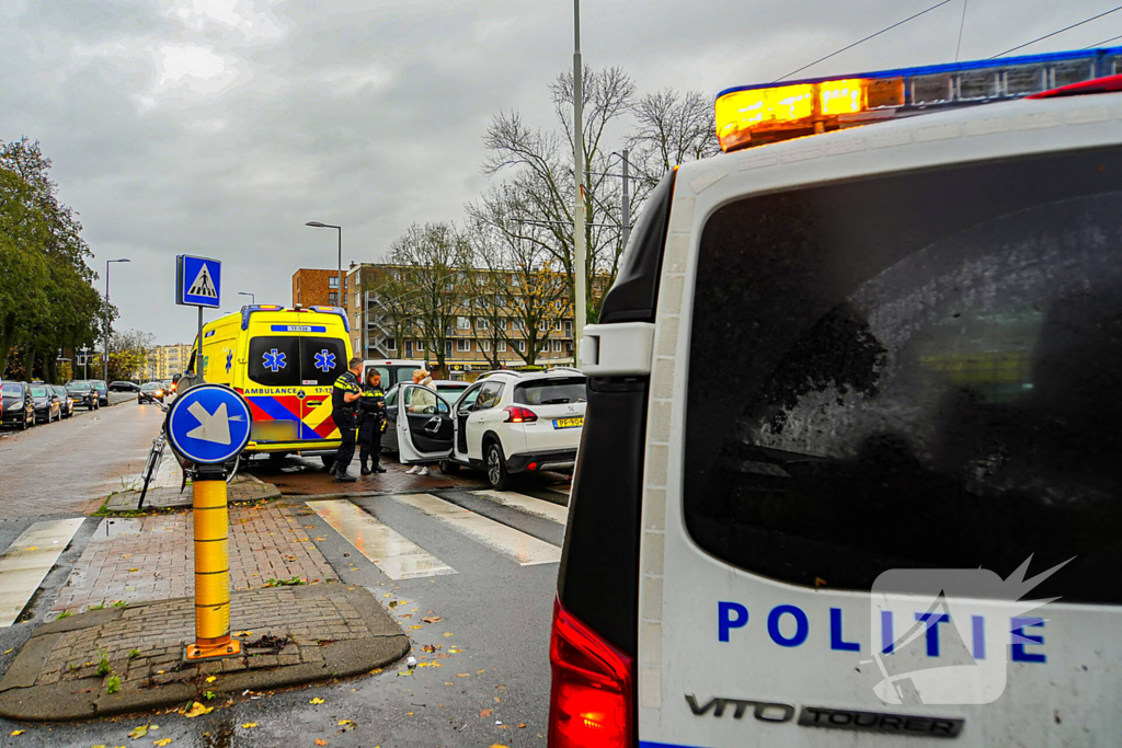 Fietser gewond bij aanrijding met personenauto