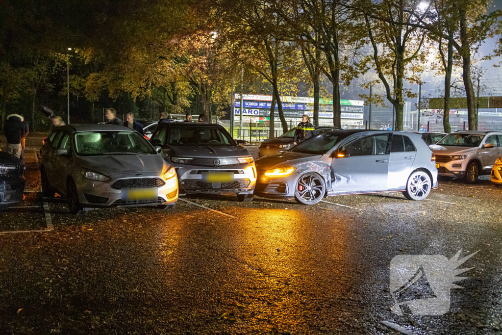 Vuurwapen gezien bij botsingen op parkeerterrein