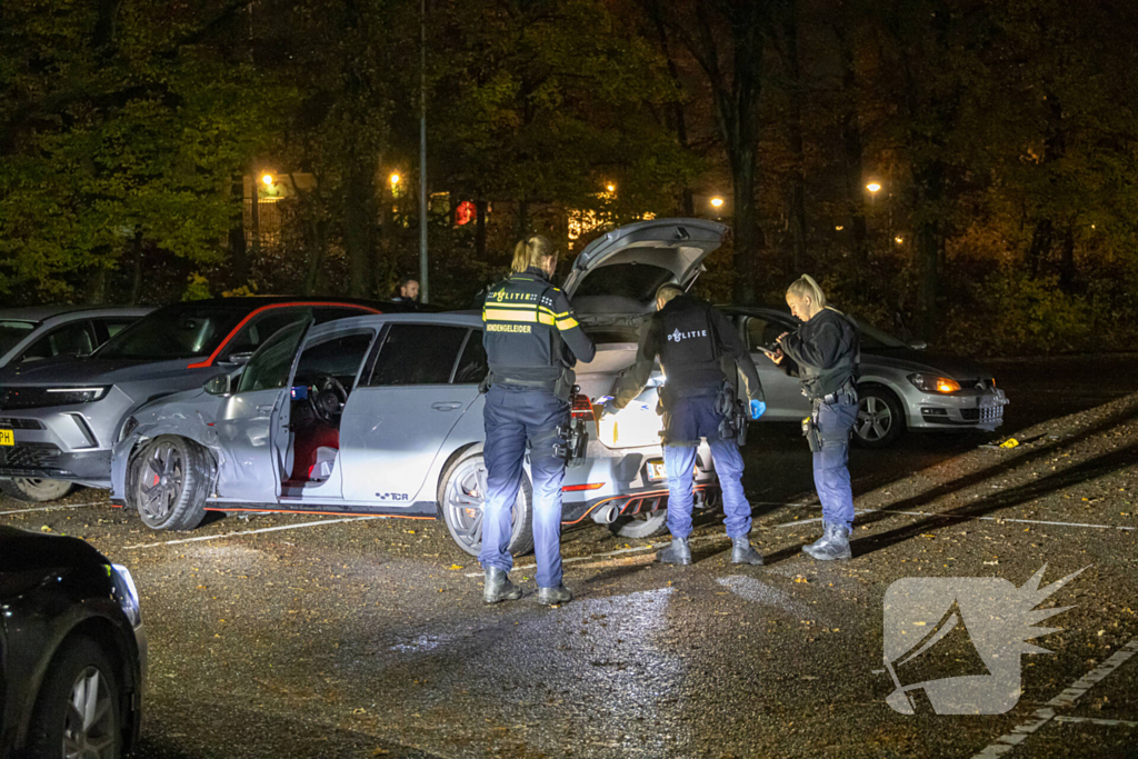 Vuurwapen gezien bij botsingen op parkeerterrein