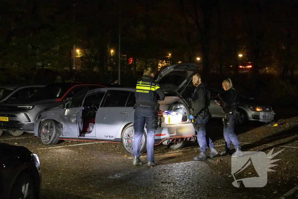 Vuurwapen gezien bij botsingen op parkeerterrein