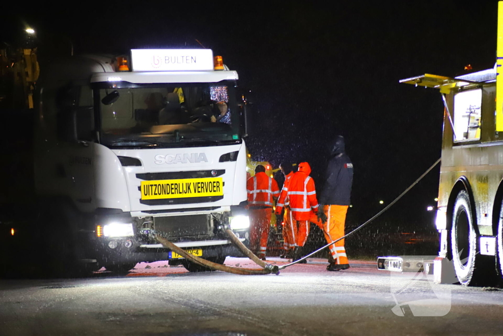 Snelweg afgesloten door gevaarlijke ijsplaten