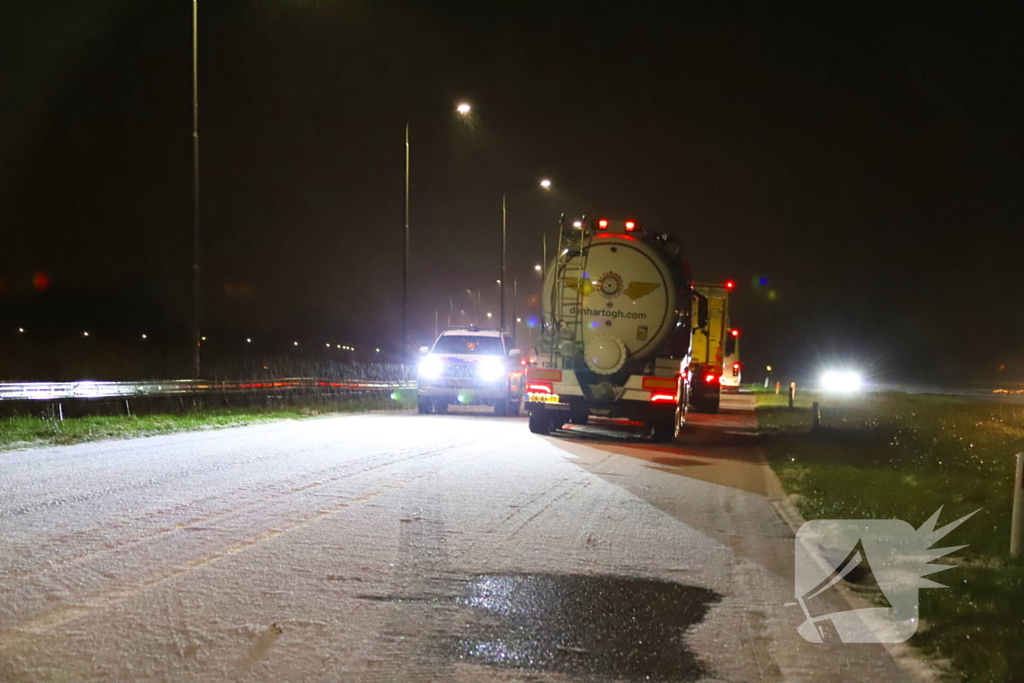 Snelweg afgesloten door gevaarlijke ijsplaten