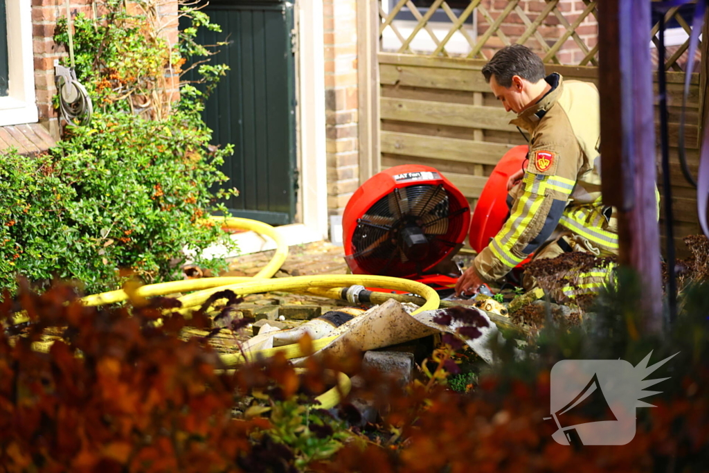 Oudere bewoner verlaat optijd brandende woning