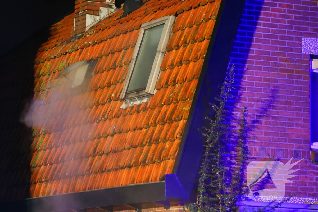 Oudere bewoner verlaat optijd brandende woning