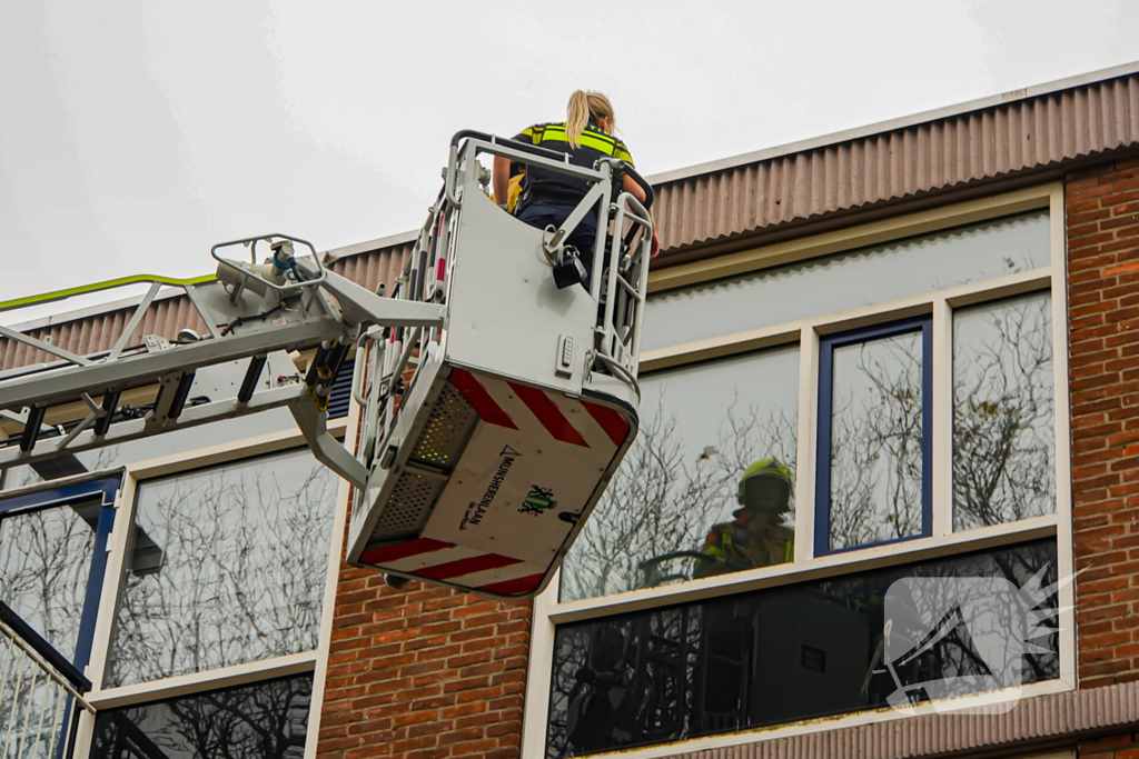 Brandweer onderzoekt benzine lucht en treft lekkende scooter aan